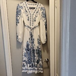 Beautiful Ladies Sz XL White Maxi Dress W Blue Pattern